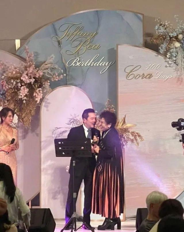 杨幂在郭碧婷后面模仿向佐，娱乐圈的模仿现象解读_全新精选解释落实