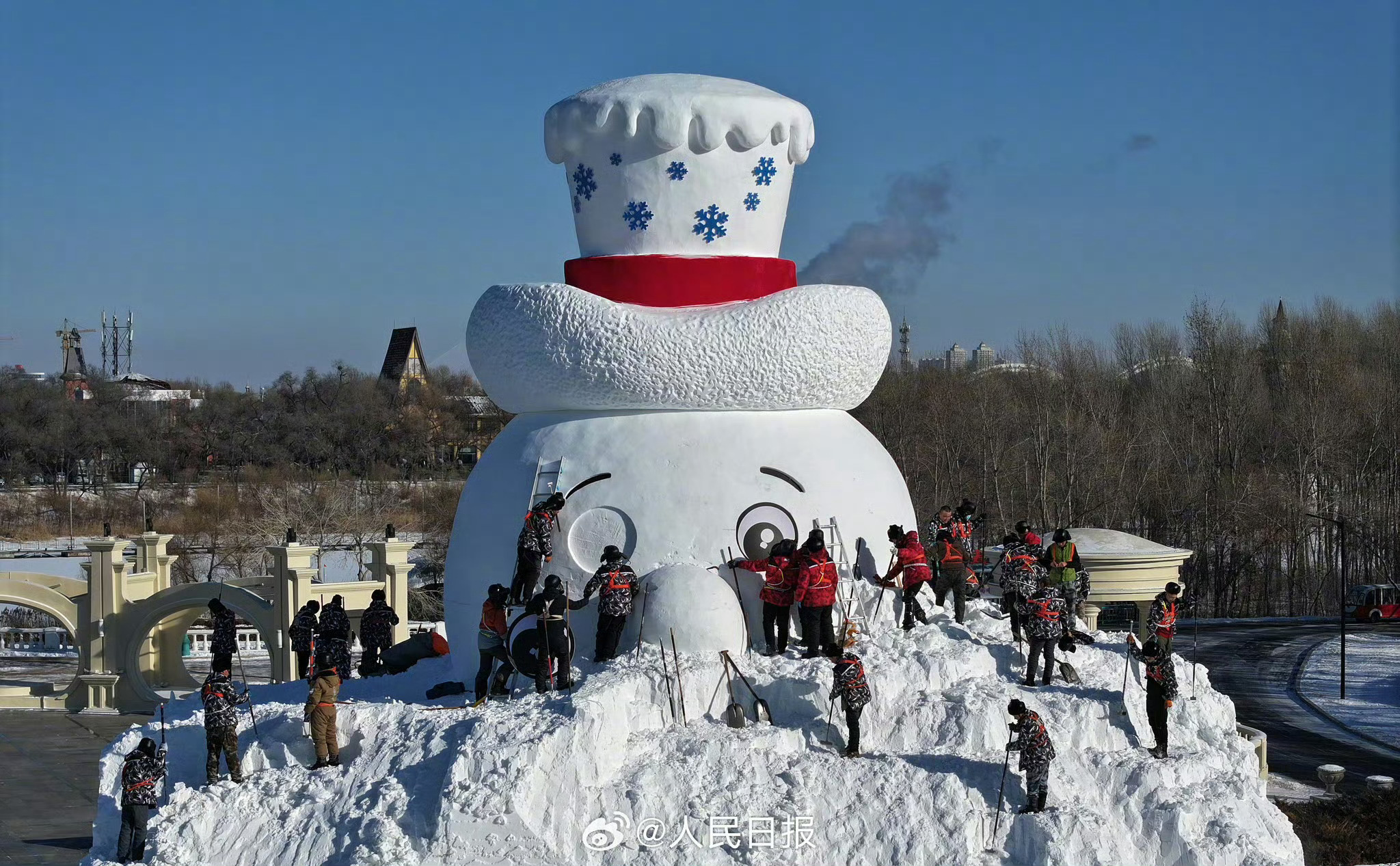 哈尔滨大雪下的雪人世界，美丽的图片展现_动态词语解释