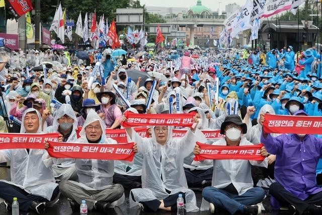 韩国首尔大规模示威，社会变革的浪潮_最佳精选落实