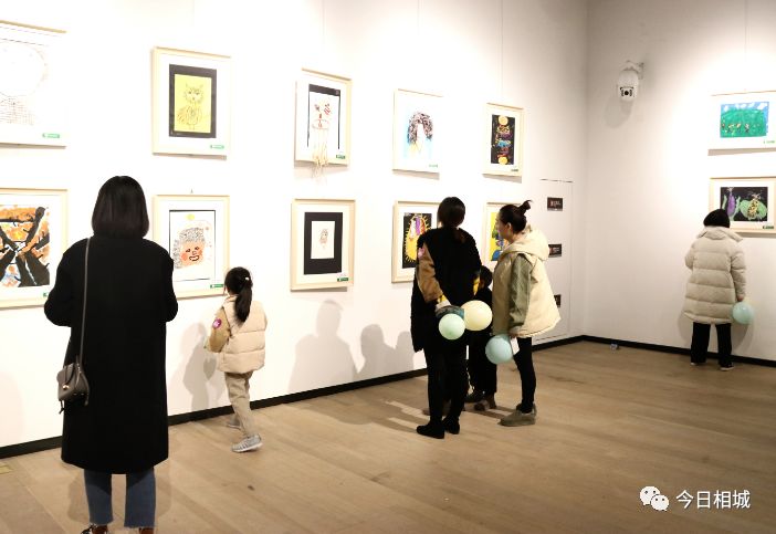 火焰少年，3名未成年点燃画展之旅