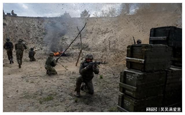 乌兵战壕外的惊险瞬间，透气遭遇意外突袭