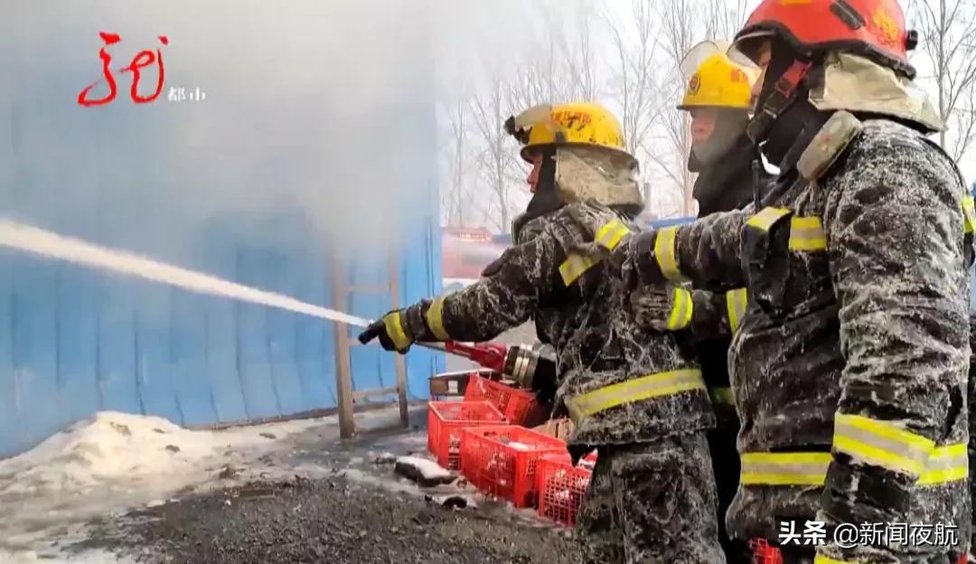 哈尔滨遭遇极端天气，火车车厢门被冻住事件深度解析