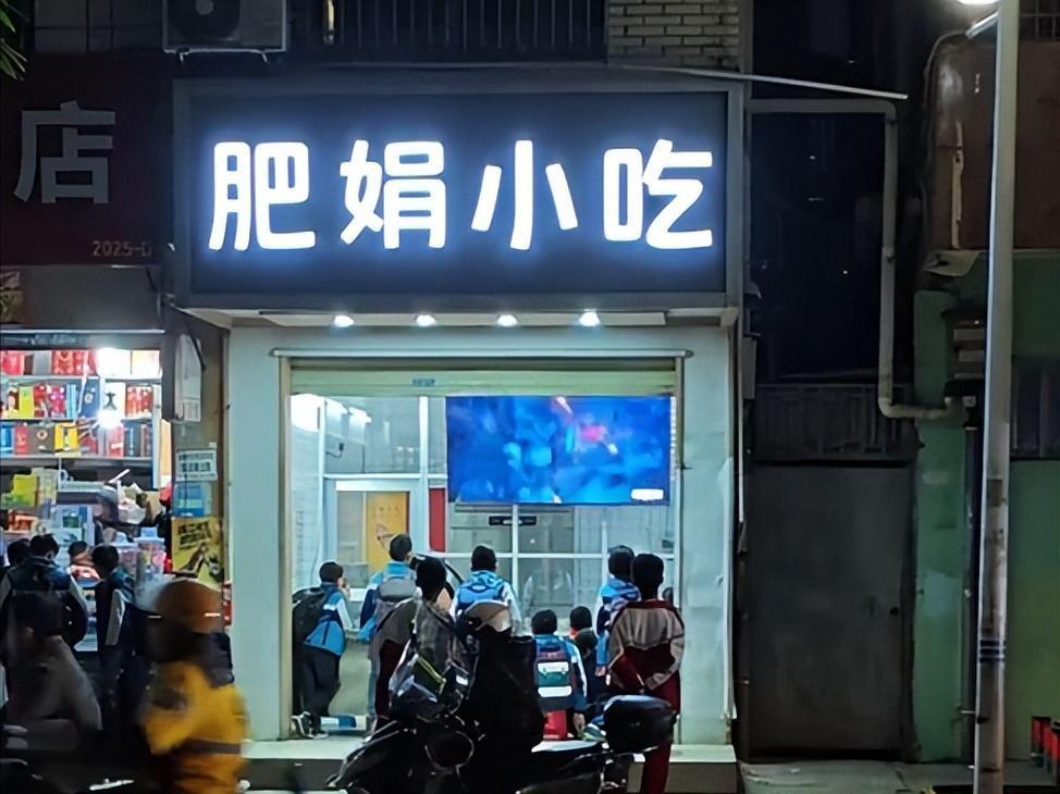 老板回应肥娟小吃店暂时关闭，理解与期待并存