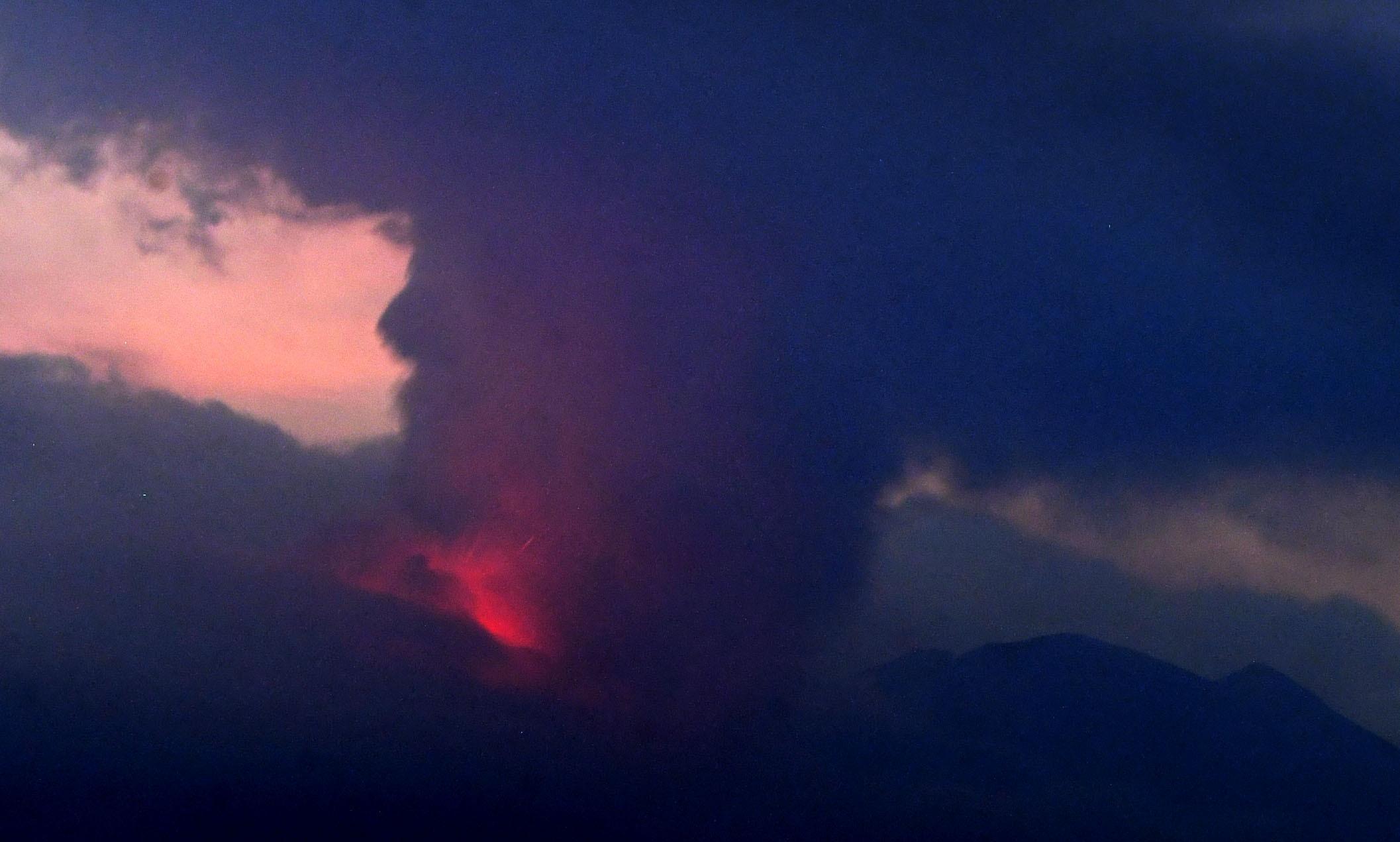 日本樱岛火山爆发，探索火山喷发的震撼力量