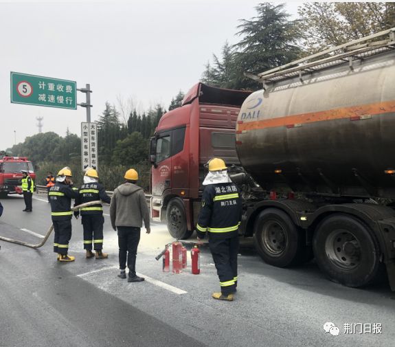 运粪车着火，大哥狂飙3公里截停——一场惊心动魄的救援之旅