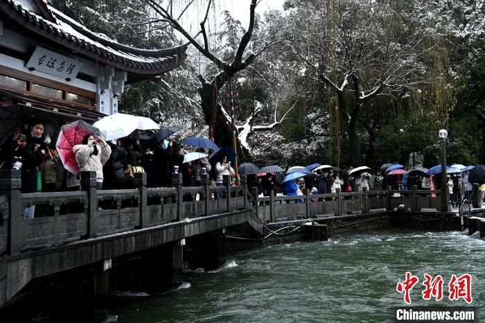 浙江领导赏雪封路事件揭秘，官方回应背后的真相