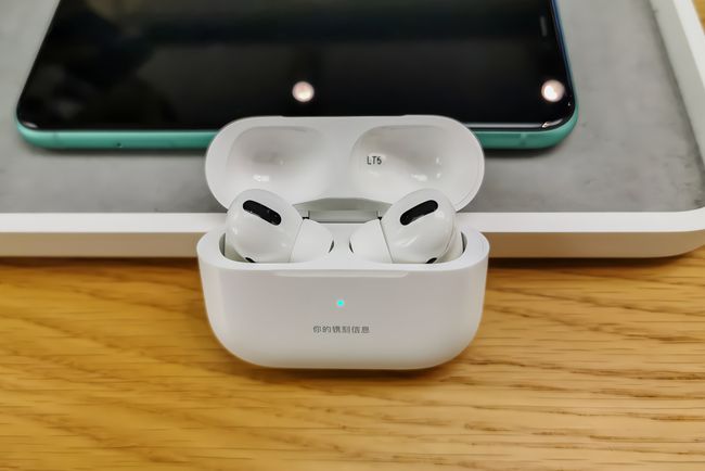 曝苹果研发内置摄像头AirPods，革新性突破还是隐私隐忧？