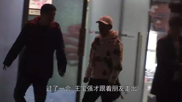 同居三十载深情成空，女友离世后男方遭逐，现实考验下的情感与法网纠缠